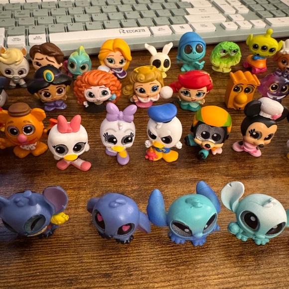 LOT of 50 Doorables Colorful Character Collection - Picture 3 of 4